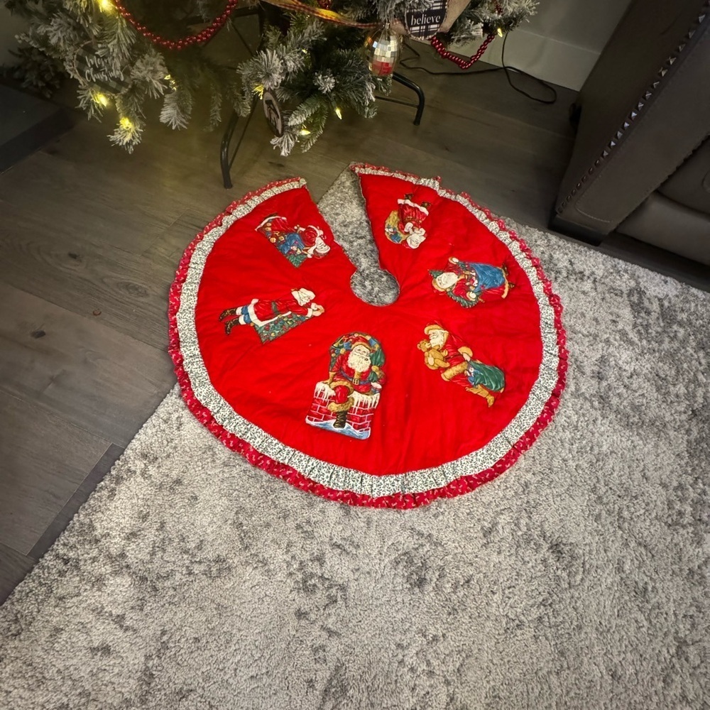 Vintage Quilted Santa Tree Skirt – Handmade/Reversible